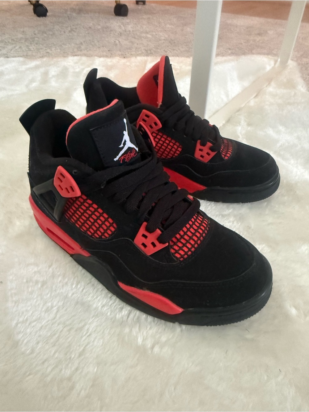 Jordan 4โs Red Thunder